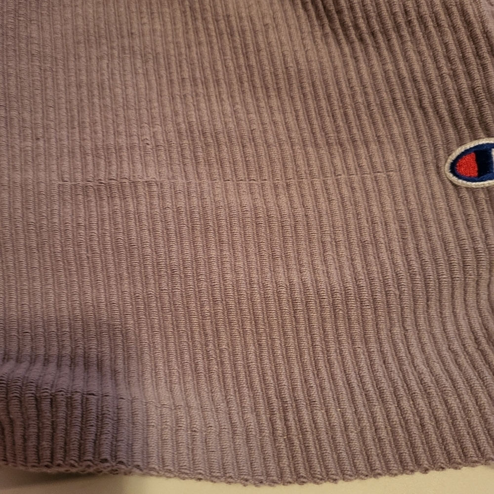 Soft lavendar Champion shorts - Picture 5 of 6